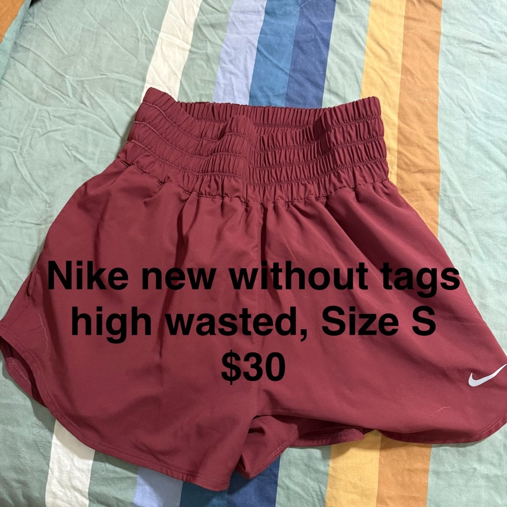 Nike Elastic Waist Shorts - Maroon